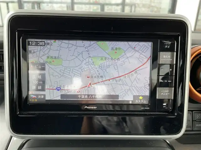 スズキ スペーシア ギア HYBRID XZ 千葉県 2019(令1)年 3.3万km フェニックスレッドパール/ガンメタリック2トーンルーフ 純正メモリナビ/(フルセグTV CD DVD BT FM AM)/全周囲カメラ/ルーフレール/リアサーキュレーター/衝突被害軽減システム/車線逸脱警報/両側パワースライドドア/横滑り防止装置/アイドリングストップ/LEDヘッドライト/フォグランプ/オートライト/ウィンカーミラー/電動格納ミラー/シートヒーター/シートリフター/プッシュスタート/スマートキー/フロアマット/ドアバイザー/スペアキー/取扱説明書/保証書