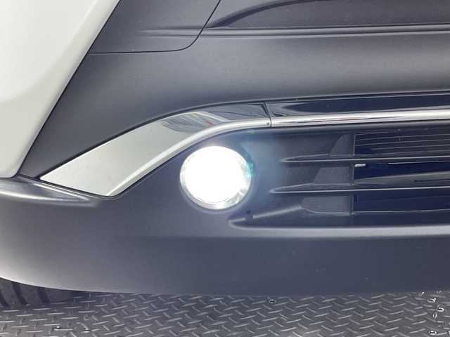 トヨタ ハリアー Z レザーパッケージ 神奈川県 2023(令5)年 2.3万km プラチナホワイトパールマイカ 純正12.3型ディスプレイオーディオ/コネクティッドナビ/JBLプレミアムサウンド/フルセグ　AM FM Bluetooth　USB　Miracast/パノラミックビューモニター/セーフティセンス/プリクラッシュセーフティ/レーダークルーズコントロール/ロードサインアシスト/ドライバー異常時対応システム/横断歩行者検知機能/緊急時操舵支援/レーントレーシングアシスト/アダブティブハイビームアシスト/カーブ速度抑制/低速時加速抑制機能/先行車発進告知/パーキングサポートブレーキ/ブラインドスポットモニター/革巻きステアリング/ステアリングヒーター/電動チルト/テレスコピックステアリング/前席シートヒーター/ベンチレーション/運転席ポジションメモリー/ダークグレーステッチ入ブラック革シート/パワーバックドア/ヘッドアップディスプレイ/デジタルインナーミラー/SOSコール/ナノイーX/ETC2.0/プッシュスタート/スマートキー/LEDヘッドランプ/オートライト/LEDフロントフォグランプ/純正19インチアルミホイール/純正リアスポイラー