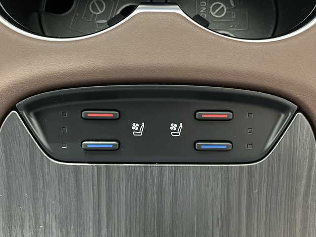 トヨタ ハリアー Z レザーパッケージ 神奈川県 2023(令5)年 2.3万km プラチナホワイトパールマイカ 純正12.3型ディスプレイオーディオ/コネクティッドナビ/JBLプレミアムサウンド/フルセグ　AM FM Bluetooth　USB　Miracast/パノラミックビューモニター/セーフティセンス/プリクラッシュセーフティ/レーダークルーズコントロール/ロードサインアシスト/ドライバー異常時対応システム/横断歩行者検知機能/緊急時操舵支援/レーントレーシングアシスト/アダブティブハイビームアシスト/カーブ速度抑制/低速時加速抑制機能/先行車発進告知/パーキングサポートブレーキ/ブラインドスポットモニター/革巻きステアリング/ステアリングヒーター/電動チルト/テレスコピックステアリング/前席シートヒーター/ベンチレーション/運転席ポジションメモリー/ダークグレーステッチ入ブラック革シート/パワーバックドア/ヘッドアップディスプレイ/デジタルインナーミラー/SOSコール/ナノイーX/ETC2.0/プッシュスタート/スマートキー/LEDヘッドランプ/オートライト/LEDフロントフォグランプ/純正19インチアルミホイール/純正リアスポイラー