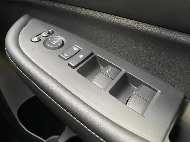 ホンダ ＷＲ－Ｖ Z+ 岩手県 2024(令6)年 0.3万km プラチナホワイトパール 純正ナビ/フルセグTV/衝突軽減ブレーキ/レーンキープアシスト/レーダークルーズコントロール/コーナーセンサー/パドルシフト/ルーフレール/純正17インチアルミ/LEDヘッドライト/フォグライト