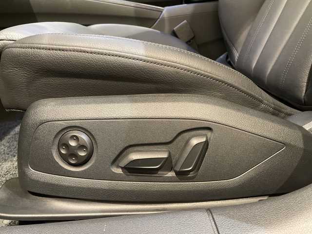 アウディ Ａ５ SB 2．0 TFSI スポーツ 新潟県 2018(平30)年 5万km アーガスブラウンMM ＜オプション装備＞/バーチャルコックピット/ラグジュアリーパッケージ/・パーシャルレザー/・デコラティブパネル オークナチュラルグレー/アシスタンスパッケージ/・パークアシスト/・プレセンスリヤ/・サラウンドビューカメラ/・サイドアシスト/・リヤサイドエアバッグ/マトリクスLEDヘッドライトパッケージ/・マトリクスLEDヘッドライト/・ヘッドライトウォッシャー/＜標準装備＞/アダプティブクルーズコントロール/オートマチックテールゲート/パワーシート（D/N）/シートヒーター（D/N）/MMI ナビゲーション/純正ナビ/・Bluetooth/TV/FM/AM/ドライブレコーダー/プッシュスタート/アイドリングストップ/ETC2.0