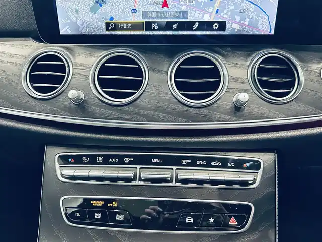 メルセデス・ベンツ Ｅ２００ ステーションワゴン スポーツ 大阪府 2020(令2)年 1.8万km オブシディアンブラック レザエクスクルーシブP/レーダーセーフティP/サンルーフ/HUD/ACC/Burmeste/純正ナビ/TV/360度カメラ/applecarplay/純正19インチAW/LEDヘッドライト/アンビエントライト/電動リアゲート/ブラインドスポット/ワイヤレス充電/黒革/メモリ付きパワーシート/シートヒーター/パフュームアトマイザー