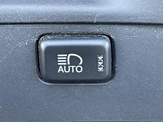 トヨタ クラウン ハイブリッド アスリートSJ-フロンティアLTD 福岡県 2018(平30)年 10.5万km ホワイトパールクリスタルシャイン トヨタセーフティセンス/PCS/LDA/クリアランスソナー/メーカーナビ/フルセグTV/CD/DVD/BT/SD/AUX/AM/FM/バックカメラ/レーダークルーズコントロール/ＬＥＤオートライト/オートハイビーム/フォグランプ/前席シートヒーター/ステアリングヒーター/前席パワーシート/純正１７ＡＷ/ビルトインETC/ウッドコンビ革巻きステアリング/アルミペダル/ハーフレザー/スマートキー/プッシュスタート/ステアリングリモコン