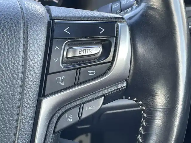 トヨタ クラウン ハイブリッド アスリートSJ-フロンティアLTD 福岡県 2018(平30)年 10.5万km ホワイトパールクリスタルシャイン トヨタセーフティセンス/PCS/LDA/クリアランスソナー/メーカーナビ/フルセグTV/CD/DVD/BT/SD/AUX/AM/FM/バックカメラ/レーダークルーズコントロール/ＬＥＤオートライト/オートハイビーム/フォグランプ/前席シートヒーター/ステアリングヒーター/前席パワーシート/純正１７ＡＷ/ビルトインETC/ウッドコンビ革巻きステアリング/アルミペダル/ハーフレザー/スマートキー/プッシュスタート/ステアリングリモコン