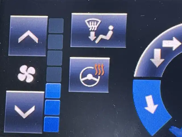 トヨタ クラウン ハイブリッド アスリートSJ-フロンティアLTD 福岡県 2018(平30)年 10.5万km ホワイトパールクリスタルシャイン トヨタセーフティセンス/PCS/LDA/クリアランスソナー/メーカーナビ/フルセグTV/CD/DVD/BT/SD/AUX/AM/FM/バックカメラ/レーダークルーズコントロール/ＬＥＤオートライト/オートハイビーム/フォグランプ/前席シートヒーター/ステアリングヒーター/前席パワーシート/純正１７ＡＷ/ビルトインETC/ウッドコンビ革巻きステアリング/アルミペダル/ハーフレザー/スマートキー/プッシュスタート/ステアリングリモコン