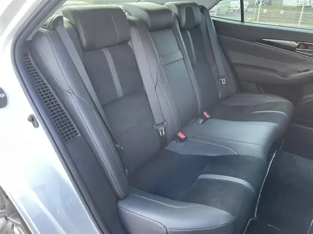 トヨタ クラウン ハイブリッド アスリートSJ-フロンティアLTD 福岡県 2018(平30)年 10.5万km ホワイトパールクリスタルシャイン トヨタセーフティセンス/PCS/LDA/クリアランスソナー/メーカーナビ/フルセグTV/CD/DVD/BT/SD/AUX/AM/FM/バックカメラ/レーダークルーズコントロール/ＬＥＤオートライト/オートハイビーム/フォグランプ/前席シートヒーター/ステアリングヒーター/前席パワーシート/純正１７ＡＷ/ビルトインETC/ウッドコンビ革巻きステアリング/アルミペダル/ハーフレザー/スマートキー/プッシュスタート/ステアリングリモコン