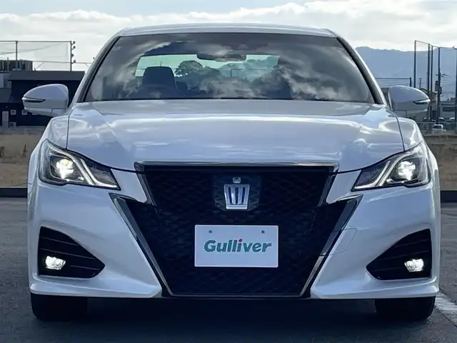 トヨタ クラウン ハイブリッド アスリートSJ-フロンティアLTD 福岡県 2018(平30)年 10.5万km ホワイトパールクリスタルシャイン トヨタセーフティセンス/PCS/LDA/クリアランスソナー/メーカーナビ/フルセグTV/CD/DVD/BT/SD/AUX/AM/FM/バックカメラ/レーダークルーズコントロール/ＬＥＤオートライト/オートハイビーム/フォグランプ/前席シートヒーター/ステアリングヒーター/前席パワーシート/純正１７ＡＷ/ビルトインETC/ウッドコンビ革巻きステアリング/アルミペダル/ハーフレザー/スマートキー/プッシュスタート/ステアリングリモコン