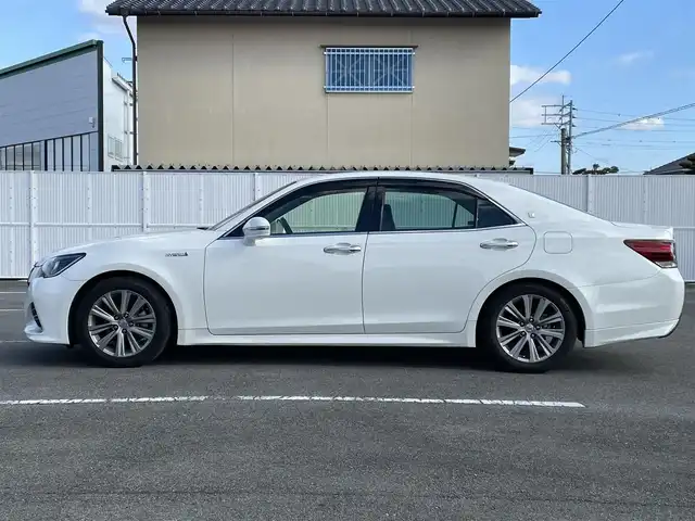 トヨタ クラウン ハイブリッド アスリートSJ-フロンティアLTD 福岡県 2018(平30)年 10.5万km ホワイトパールクリスタルシャイン トヨタセーフティセンス/PCS/LDA/クリアランスソナー/メーカーナビ/フルセグTV/CD/DVD/BT/SD/AUX/AM/FM/バックカメラ/レーダークルーズコントロール/ＬＥＤオートライト/オートハイビーム/フォグランプ/前席シートヒーター/ステアリングヒーター/前席パワーシート/純正１７ＡＷ/ビルトインETC/ウッドコンビ革巻きステアリング/アルミペダル/ハーフレザー/スマートキー/プッシュスタート/ステアリングリモコン