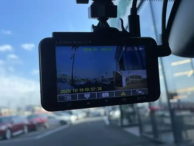 トヨタ カローラツーリング ハイブリッド ダブルバイビー 佐賀県 2019(令1)年 2.7万km スパークリングブラックパールクリスタルシャイン トヨタセーフティセンス/・プリクラッシュセーフティ/・レーダークルーズコントロール/・レーントレーシングアシスト/・オートマチックハイビーム/クリアランスソナー/純正ディスプレイオーディオ/・バックカメラ/・フルセグTV/BT/純正17インチAW/LEDヘッドライト/革巻きステアリング/ステアリングヒーター/プッシュスタート/電動パーキングスイッチ/ETC/社外前後ドラレコ/スペアキー×1