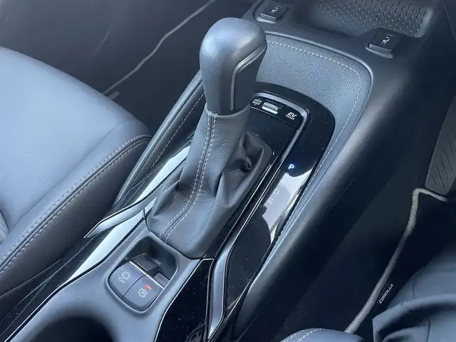 トヨタ カローラツーリング ハイブリッド ダブルバイビー 佐賀県 2019(令1)年 2.7万km スパークリングブラックパールクリスタルシャイン トヨタセーフティセンス/・プリクラッシュセーフティ/・レーダークルーズコントロール/・レーントレーシングアシスト/・オートマチックハイビーム/クリアランスソナー/純正ディスプレイオーディオ/・バックカメラ/・フルセグTV/BT/純正17インチAW/LEDヘッドライト/革巻きステアリング/ステアリングヒーター/プッシュスタート/電動パーキングスイッチ/ETC/社外前後ドラレコ/スペアキー×1