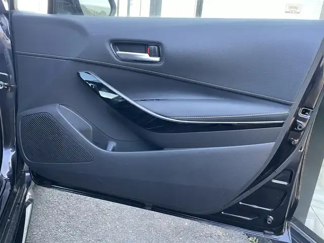 トヨタ カローラツーリング ハイブリッド ダブルバイビー 佐賀県 2019(令1)年 2.7万km スパークリングブラックパールクリスタルシャイン トヨタセーフティセンス/・プリクラッシュセーフティ/・レーダークルーズコントロール/・レーントレーシングアシスト/・オートマチックハイビーム/クリアランスソナー/純正ディスプレイオーディオ/・バックカメラ/・フルセグTV/BT/純正17インチAW/LEDヘッドライト/革巻きステアリング/ステアリングヒーター/プッシュスタート/電動パーキングスイッチ/ETC/社外前後ドラレコ/スペアキー×1