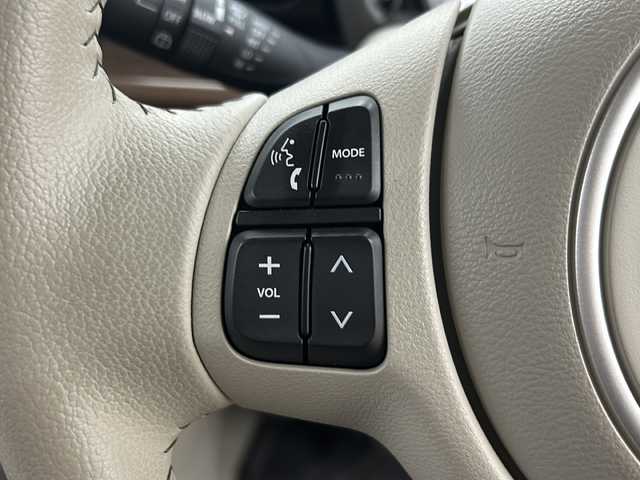 スズキ ラパン ＬＣ X 高知県 2023(令5)年 0.9万km フォーンベージュメタリック/アーバンブラウン 2トーン 社外ナビ/・フルセグTV/・Bluetoothオーディオ/スズキセーフティーサポート/・衝突被害軽減システム/・車線逸脱防止支援システム/・横滑り防止装置/シートヒーター/純正ETC/LEDヘッドライト/オートマチックハイビーム/コーナーセンサー/スペアキー×１/プッシュスタート