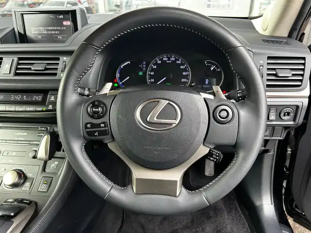 レクサス ＣＴ 200h バージョンC 富山県 2014(平26)年 9.2万km ブラック 禁煙車/純正ナビ/Bluetooth/フルセグ/CD/DVD再生/Blu-ray/USB/AUX/SD/バックカメラ/前方ドラレコ/パドルシフト/クルーズコントロール/オートライト/前席シートヒーター/前席パワーシート/運転席メモリー機能付きパワーシート/ステアリングスイッチ/ビルドインETC2.0