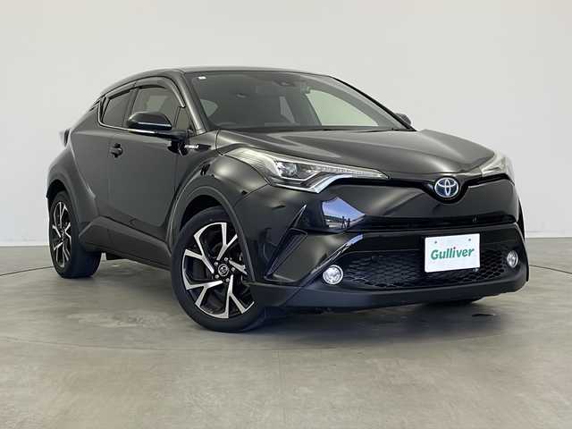 トヨタ Ｃ－ＨＲ G 新潟県 2017(平29)年 5.3万km ブラックマイカ ディーラー純正メモリナビ/(NSZT-W66T)/(CD.DVD.SD.フルセグ.Bluetooth)/バックカメラ/トヨタセーフティセンス/・プリクラッシュセーフティ/・レーダークルーズコントロール/・レーンキープアシスト/・オートマチックハイビーム/・ブラインドスポットモニター/LEDオートライト/フォグランプ/コーナーセンサー/オートリトラミラー/EVモード/電子制御パーキングブレーキ.ブレーキホールド/ドライブレコーダー/ビルトインETC/プッシュスタート/スマートキー/純正フロアマット