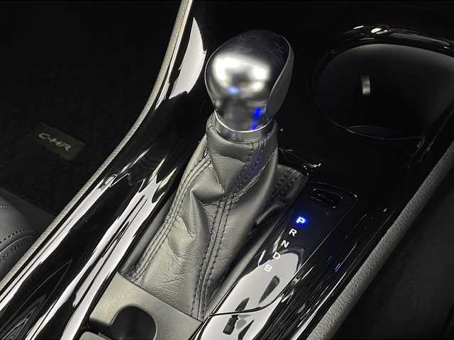 トヨタ Ｃ－ＨＲ G 新潟県 2017(平29)年 5.3万km ブラックマイカ ディーラー純正メモリナビ/(NSZT-W66T)/(CD.DVD.SD.フルセグ.Bluetooth)/バックカメラ/トヨタセーフティセンス/・プリクラッシュセーフティ/・レーダークルーズコントロール/・レーンキープアシスト/・オートマチックハイビーム/・ブラインドスポットモニター/LEDオートライト/フォグランプ/コーナーセンサー/オートリトラミラー/EVモード/電子制御パーキングブレーキ.ブレーキホールド/ドライブレコーダー/ビルトインETC/プッシュスタート/スマートキー/純正フロアマット