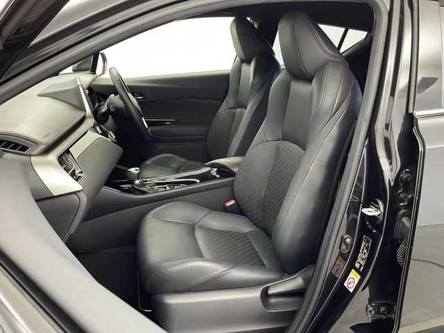 トヨタ Ｃ－ＨＲ G 新潟県 2017(平29)年 5.3万km ブラックマイカ ディーラー純正メモリナビ/(NSZT-W66T)/(CD.DVD.SD.フルセグ.Bluetooth)/バックカメラ/トヨタセーフティセンス/・プリクラッシュセーフティ/・レーダークルーズコントロール/・レーンキープアシスト/・オートマチックハイビーム/・ブラインドスポットモニター/LEDオートライト/フォグランプ/コーナーセンサー/オートリトラミラー/EVモード/電子制御パーキングブレーキ.ブレーキホールド/ドライブレコーダー/ビルトインETC/プッシュスタート/スマートキー/純正フロアマット