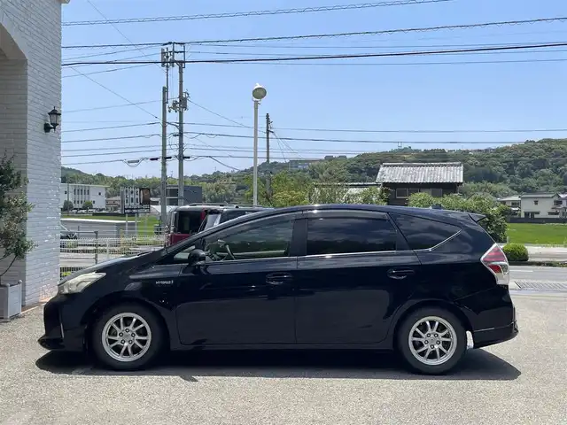 トヨタ プリウス α S 高知県 2015(平27)年 12.2万km アティチュードブラックマイカ (株)IDOMが運営する【じしゃロン高知店】の自社ローン専用車両になります。こちらは現金またはオートローンご利用時の価格です。自社ローンご希望の方は別途その旨お申付け下さい