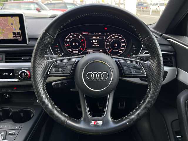 アウディ Ａ４ 2.0TFSIスポーツ S ライン PKG 山梨県 2016(平28)年 7万km グレイシアホワイトメタリック サンルーフ /マトリクスLED /アシスタンスP/黒半革/Ｐシート/シートヒーター/ＡＣＣ/ＬＫＡ/ＢＳＡ/純正ＭＭＩナビ/Ｂカメラ/ＢＴ/フルセグ/ＣＤ/バーチャルコックピット/Ａライト/Ａハイビーム/ＥＴＣ/取説