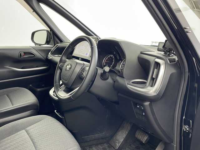 トヨタ ヴォクシー S－G 兵庫県 2022(令4)年 3.7万km アティチュードブラックマイカ ・純正8インチディスプレイオーディオ/　Bluetoobthオーディオ/　USB接続/　フルセグテレビ/・バックカメラ/・ビルトインETC2.0/・トヨタセーフティセンス/　プリクラッシュセーフティ/　レーントレーシングアシスト［LTA］/　レーンディパーチャーアラート［LDA］/　レーダークルーズコントロール（全車速追従機能付）/　アダプティブハイビームシステム［AHS］/　オートマチックハイビーム［AHB］/　ロードサインアシスト［RSA］/　プロアクティブドライビングアシスト［PDA］/　発進遅れ告知機能［TMN］/・三列シート/・前後ドライブレコーダー/・社外フロアマット/・両側パワースライドドア/・電子パーキングブレーキ/・オートブレーキホールド/・ステアリングリモコン/・純正16インチアルミホイール/・ABS/・横滑り防止機能/・前後コーナーセンサー/・盗難防止装置/・LEDオートライト/・W＋サイドエアバック/・カーテンエアバック/・スマートキー/・Wオートエアコン