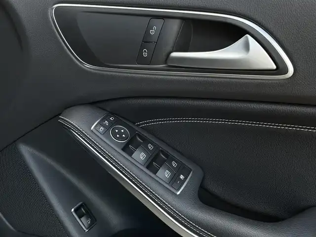 メルセデス・ベンツ ＧＬＡ２２０ 4マチック 長野県 2017(平29)年 3.5万km 紺 黒革シート /シートヒーター /純正HDDナビ /地デジTV /CarPlay対応 /バックカメラ /パークトロニック /DSR(ダウンヒルアシスト) /レーダーセーフティパッケージ /LEDヘッドライト /キーレスゴー /パワーバックドア /ETC2.0