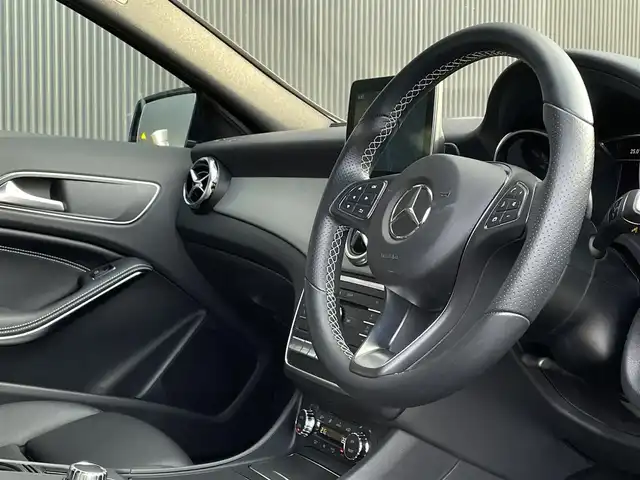 メルセデス・ベンツ ＧＬＡ２２０ 4マチック 長野県 2017(平29)年 3.5万km 紺 黒革シート /シートヒーター /純正HDDナビ /地デジTV /CarPlay対応 /バックカメラ /パークトロニック /DSR(ダウンヒルアシスト) /レーダーセーフティパッケージ /LEDヘッドライト /キーレスゴー /パワーバックドア /ETC2.0