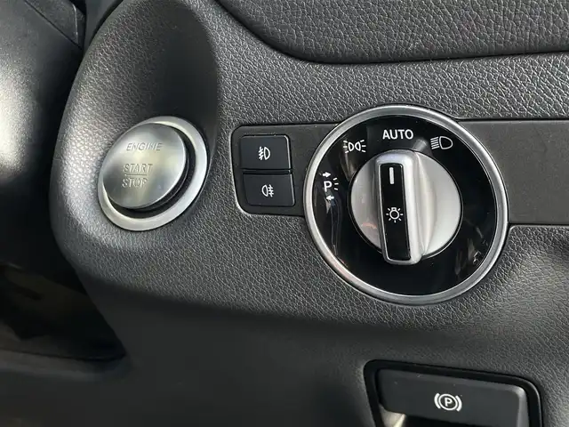 メルセデス・ベンツ ＧＬＡ２２０ 4マチック 長野県 2017(平29)年 3.5万km 紺 黒革シート /シートヒーター /純正HDDナビ /地デジTV /CarPlay対応 /バックカメラ /パークトロニック /DSR(ダウンヒルアシスト) /レーダーセーフティパッケージ /LEDヘッドライト /キーレスゴー /パワーバックドア /ETC2.0