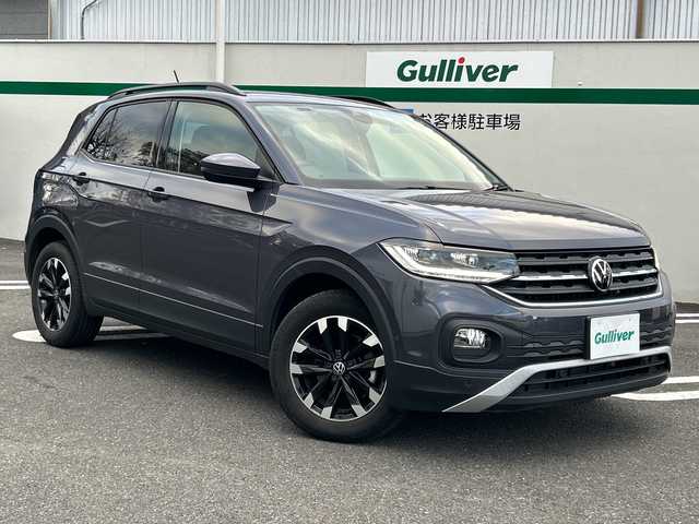 フォルクスワーゲン ＶＷ Ｔ－クロス TSI アクティブ 東京都 2022(令4)年 2.1万km グレー 純正ナビ/・Bluetooth/Apple Car Play/Android Auto/テクノロジーパッケージ/・同一車線内全車速運転支援システム/・レーンキープアシストシステム/・ハイビームアシスト/・駐車支援システム/・パークディスタンスコントロール/・リヤトラフィックアラート/・オプティカルパーキングシステム/・ブラインドスポットディテクション/・スマートフォンワイヤレスチャージン/・純正インフォテイメントシステムDiscover Pro/バックモニター/横滑り防止装置/盗難防止装置/オートライト/コーナーセンサー/衝突被害軽減システム/スモーキーグレーメタリック（カラーコード：LB7Q）/ルーフレール/純正ドライブレコーダー/16インチ純正アルミホイール/取扱説明書/保証書/スペアキー1本