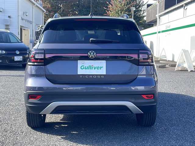 フォルクスワーゲン ＶＷ Ｔ－クロス TSI アクティブ 東京都 2022(令4)年 2.1万km グレー 純正ナビ/・Bluetooth/Apple Car Play/Android Auto/テクノロジーパッケージ/・同一車線内全車速運転支援システム/・レーンキープアシストシステム/・ハイビームアシスト/・駐車支援システム/・パークディスタンスコントロール/・リヤトラフィックアラート/・オプティカルパーキングシステム/・ブラインドスポットディテクション/・スマートフォンワイヤレスチャージン/・純正インフォテイメントシステムDiscover Pro/バックモニター/横滑り防止装置/盗難防止装置/オートライト/コーナーセンサー/衝突被害軽減システム/スモーキーグレーメタリック（カラーコード：LB7Q）/ルーフレール/純正ドライブレコーダー/16インチ純正アルミホイール/取扱説明書/保証書/スペアキー1本