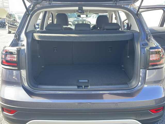 フォルクスワーゲン ＶＷ Ｔ－クロス TSI アクティブ 東京都 2022(令4)年 2.1万km グレー 純正ナビ/・Bluetooth/Apple Car Play/Android Auto/テクノロジーパッケージ/・同一車線内全車速運転支援システム/・レーンキープアシストシステム/・ハイビームアシスト/・駐車支援システム/・パークディスタンスコントロール/・リヤトラフィックアラート/・オプティカルパーキングシステム/・ブラインドスポットディテクション/・スマートフォンワイヤレスチャージン/・純正インフォテイメントシステムDiscover Pro/バックモニター/横滑り防止装置/盗難防止装置/オートライト/コーナーセンサー/衝突被害軽減システム/スモーキーグレーメタリック（カラーコード：LB7Q）/ルーフレール/純正ドライブレコーダー/16インチ純正アルミホイール/取扱説明書/保証書/スペアキー1本