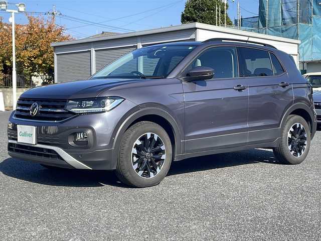 フォルクスワーゲン ＶＷ Ｔ－クロス TSI アクティブ 東京都 2022(令4)年 2.1万km グレー 純正ナビ/・Bluetooth/Apple Car Play/Android Auto/テクノロジーパッケージ/・同一車線内全車速運転支援システム/・レーンキープアシストシステム/・ハイビームアシスト/・駐車支援システム/・パークディスタンスコントロール/・リヤトラフィックアラート/・オプティカルパーキングシステム/・ブラインドスポットディテクション/・スマートフォンワイヤレスチャージン/・純正インフォテイメントシステムDiscover Pro/バックモニター/横滑り防止装置/盗難防止装置/オートライト/コーナーセンサー/衝突被害軽減システム/スモーキーグレーメタリック（カラーコード：LB7Q）/ルーフレール/純正ドライブレコーダー/16インチ純正アルミホイール/取扱説明書/保証書/スペアキー1本