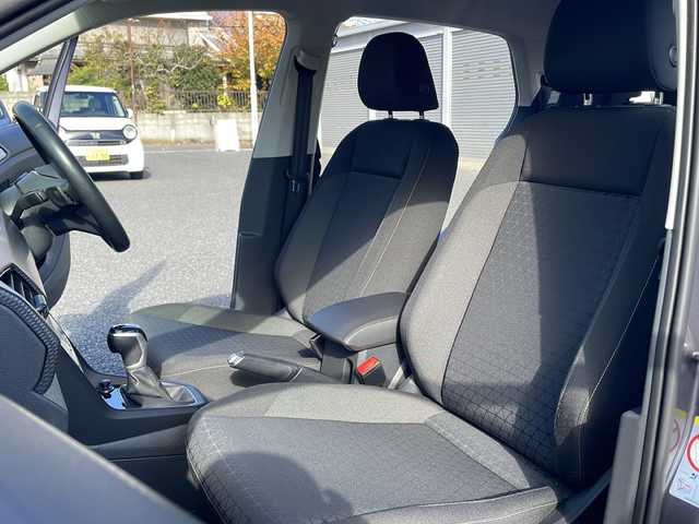 フォルクスワーゲン ＶＷ Ｔ－クロス TSI アクティブ 東京都 2022(令4)年 2.1万km グレー 純正ナビ/・Bluetooth/Apple Car Play/Android Auto/テクノロジーパッケージ/・同一車線内全車速運転支援システム/・レーンキープアシストシステム/・ハイビームアシスト/・駐車支援システム/・パークディスタンスコントロール/・リヤトラフィックアラート/・オプティカルパーキングシステム/・ブラインドスポットディテクション/・スマートフォンワイヤレスチャージン/・純正インフォテイメントシステムDiscover Pro/バックモニター/横滑り防止装置/盗難防止装置/オートライト/コーナーセンサー/衝突被害軽減システム/スモーキーグレーメタリック（カラーコード：LB7Q）/ルーフレール/純正ドライブレコーダー/16インチ純正アルミホイール/取扱説明書/保証書/スペアキー1本