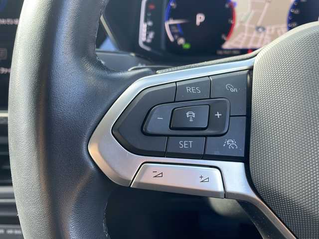 フォルクスワーゲン ＶＷ Ｔ－クロス TSI アクティブ 東京都 2022(令4)年 2.1万km グレー 純正ナビ/・Bluetooth/Apple Car Play/Android Auto/テクノロジーパッケージ/・同一車線内全車速運転支援システム/・レーンキープアシストシステム/・ハイビームアシスト/・駐車支援システム/・パークディスタンスコントロール/・リヤトラフィックアラート/・オプティカルパーキングシステム/・ブラインドスポットディテクション/・スマートフォンワイヤレスチャージン/・純正インフォテイメントシステムDiscover Pro/バックモニター/横滑り防止装置/盗難防止装置/オートライト/コーナーセンサー/衝突被害軽減システム/スモーキーグレーメタリック（カラーコード：LB7Q）/ルーフレール/純正ドライブレコーダー/16インチ純正アルミホイール/取扱説明書/保証書/スペアキー1本