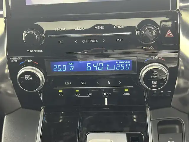 トヨタ アルファード S タイプゴールド 岡山県 2021(令3)年 3.4万km ホワイトパールクリスタルシャイン サンルーフ/デジタルインナーミラー/フリップダウンモニター/9インチディスプレイオーディオ/・FM/AM/Bluetooth/フルセグ/バックカメラ/ETC/トヨタセーフティーセンス/・プリクラッシュセーフティ/・レーンディパーチャーアラート/・レーダークルーズコントロール/・コーナーセンサー/・オートマチックハイビーム/・誤発信抑制機能/・ブラインドスポットモニター/パワーバックドア/三眼LEDヘッドライト/両側パワースライドドア/ハーフレザーシート/純正18インチアルミ/純正フロアマット