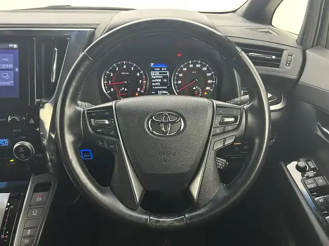トヨタ アルファード S タイプゴールド 岡山県 2021(令3)年 3.4万km ホワイトパールクリスタルシャイン サンルーフ/デジタルインナーミラー/フリップダウンモニター/9インチディスプレイオーディオ/・FM/AM/Bluetooth/フルセグ/バックカメラ/ETC/トヨタセーフティーセンス/・プリクラッシュセーフティ/・レーンディパーチャーアラート/・レーダークルーズコントロール/・コーナーセンサー/・オートマチックハイビーム/・誤発信抑制機能/・ブラインドスポットモニター/パワーバックドア/三眼LEDヘッドライト/両側パワースライドドア/ハーフレザーシート/純正18インチアルミ/純正フロアマット