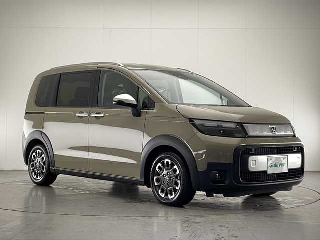 ホンダ フリード ハイブリット e:HEV クロスター 宮崎県 2025(令7)年 0.1千km ベージュ 登録済み未使用車/ホンダセンシング/純正9型ディスプレイオーディオナビTV/（LXM-242ZFNI/HONDA CONNECT/Bluetooth/HDMI/フルセグTV)/純正バックカメラ/純正LEDオートライト/純正LEDフォグ/純正15インチアルミ/両側電動スライドドア/アダプティブクルーズコントロール/レーンディパーチャーアラート/ブラインドスポットモニター/クリアランスソナー/電子パーキング/ブレーキホールド/ハーフレザーシート/前席シートヒーター/オートエアコン/スマートキー/プッシュエンジンスタート/スペアキー/新車時保証書/取扱い説明書