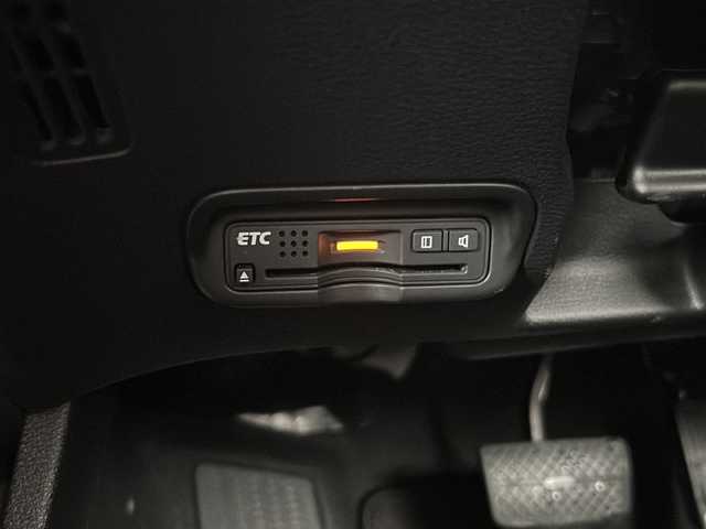 ホンダ ヴェゼル ハイブリッド 静岡県 2016(平28)年 4万km ルーセブラックM 純正ナビ/・CD/DVD/Bluetooth/USB/HDMI/・フルセグTV/ラジオ/主要装備/・バックカメラ　/・ＥＴＣ　/・シートヒーター　/・ハーフレザーシート　/・クルーズコントロール　/・ドライブレコーダー　/・パドルシフト　/・レーンキープアシスト　/・ルーフレール　/・衝突軽減ブレーキ　/・ＬＥＤヘッドライト/・寒冷地仕様/・ステアリングリモコン/・フォグランプ/・オートライト/・プッシュスタート/・スマートキー/・ヒーテッドドアミラー