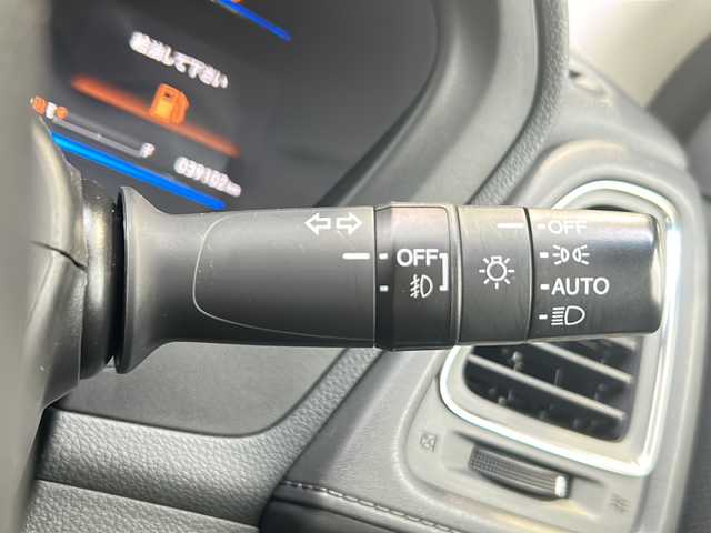 ホンダ ヴェゼル ハイブリッド 静岡県 2016(平28)年 4万km ルーセブラックM 純正ナビ/・CD/DVD/Bluetooth/USB/HDMI/・フルセグTV/ラジオ/主要装備/・バックカメラ　/・ＥＴＣ　/・シートヒーター　/・ハーフレザーシート　/・クルーズコントロール　/・ドライブレコーダー　/・パドルシフト　/・レーンキープアシスト　/・ルーフレール　/・衝突軽減ブレーキ　/・ＬＥＤヘッドライト/・寒冷地仕様/・ステアリングリモコン/・フォグランプ/・オートライト/・プッシュスタート/・スマートキー/・ヒーテッドドアミラー