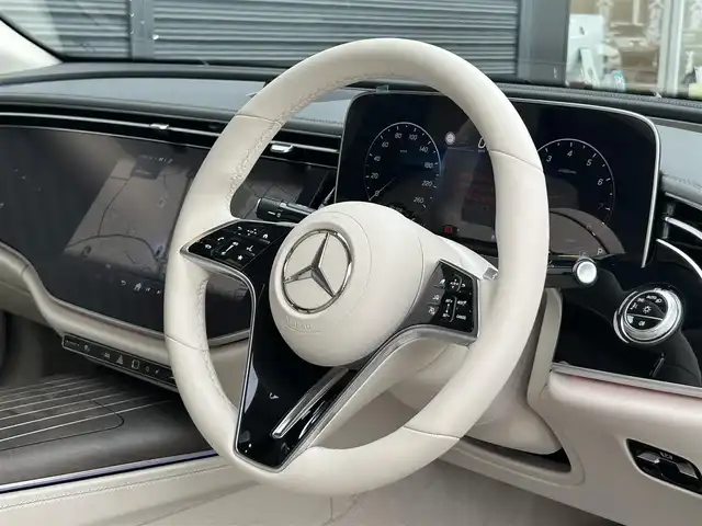 メルセデス・ベンツ Ｍ・ベンツ Ｅ２００ アバンギャルド 茨城県 2025(令7)年 0.1万km グレー グレード：エディションエクスクルーシブ/ワンオ-ナ- /50台限定車 /シルクベ-ジュ本革 /ボンネットマスコット /ラジエタ-グリル /ブラウンオ-プンアメ-プルウッドセンタ-トリム /ブラックピアノラッカーインテリアトリム/パノラマスライディングル-フ /EXCラインエクステリア /EXCラインインテリア /Burmester4Dサラウンドサウンドシステム/サウンドパーソナライゼーション機能/20インチAMGアルミホイール/熱反射・ノイズ軽減ガラス/シートベンチレーター/シートヒーター/自撮り＆ビデオカメラ/ワイヤレス充電/フットオープナー/360度カメラ/ACC/LKA/BSA/自動駐車/LED・オートハイビーム/アンビエントライト/M付パワーシート/純正ナビ/フルセグTV/CarPlay/USB/ETC2.0/禁煙車