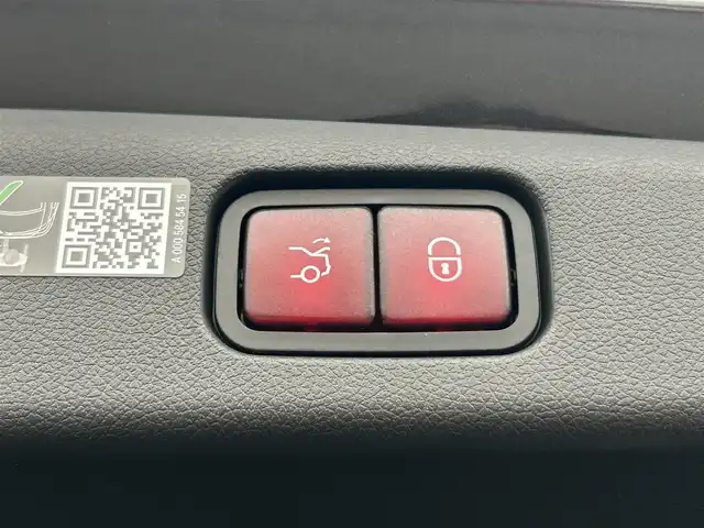 メルセデス・ベンツ Ｍ・ベンツ Ｅ２００ アバンギャルド 茨城県 2025(令7)年 0.1万km グレー グレード：エディションエクスクルーシブ/ワンオ-ナ- /50台限定車 /シルクベ-ジュ本革 /ボンネットマスコット /ラジエタ-グリル /ブラウンオ-プンアメ-プルウッドセンタ-トリム /ブラックピアノラッカーインテリアトリム/パノラマスライディングル-フ /EXCラインエクステリア /EXCラインインテリア /Burmester4Dサラウンドサウンドシステム/サウンドパーソナライゼーション機能/20インチAMGアルミホイール/熱反射・ノイズ軽減ガラス/シートベンチレーター/シートヒーター/自撮り＆ビデオカメラ/ワイヤレス充電/フットオープナー/360度カメラ/ACC/LKA/BSA/自動駐車/LED・オートハイビーム/アンビエントライト/M付パワーシート/純正ナビ/フルセグTV/CarPlay/USB/ETC2.0/禁煙車
