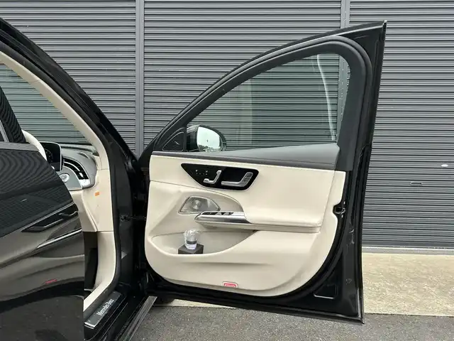 メルセデス・ベンツ Ｍ・ベンツ Ｅ２００ アバンギャルド 茨城県 2025(令7)年 0.1万km グレー グレード：エディションエクスクルーシブ/ワンオ-ナ- /50台限定車 /シルクベ-ジュ本革 /ボンネットマスコット /ラジエタ-グリル /ブラウンオ-プンアメ-プルウッドセンタ-トリム /ブラックピアノラッカーインテリアトリム/パノラマスライディングル-フ /EXCラインエクステリア /EXCラインインテリア /Burmester4Dサラウンドサウンドシステム/サウンドパーソナライゼーション機能/20インチAMGアルミホイール/熱反射・ノイズ軽減ガラス/シートベンチレーター/シートヒーター/自撮り＆ビデオカメラ/ワイヤレス充電/フットオープナー/360度カメラ/ACC/LKA/BSA/自動駐車/LED・オートハイビーム/アンビエントライト/M付パワーシート/純正ナビ/フルセグTV/CarPlay/USB/ETC2.0/禁煙車