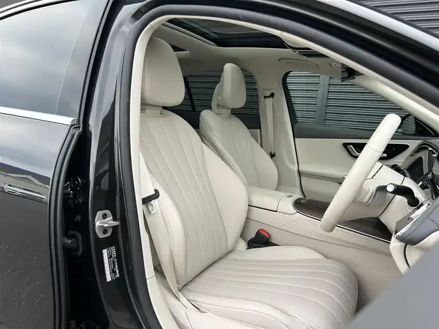 メルセデス・ベンツ Ｍ・ベンツ Ｅ２００ アバンギャルド 茨城県 2025(令7)年 0.1万km グレー グレード：エディションエクスクルーシブ/ワンオ-ナ- /50台限定車 /シルクベ-ジュ本革 /ボンネットマスコット /ラジエタ-グリル /ブラウンオ-プンアメ-プルウッドセンタ-トリム /ブラックピアノラッカーインテリアトリム/パノラマスライディングル-フ /EXCラインエクステリア /EXCラインインテリア /Burmester4Dサラウンドサウンドシステム/サウンドパーソナライゼーション機能/20インチAMGアルミホイール/熱反射・ノイズ軽減ガラス/シートベンチレーター/シートヒーター/自撮り＆ビデオカメラ/ワイヤレス充電/フットオープナー/360度カメラ/ACC/LKA/BSA/自動駐車/LED・オートハイビーム/アンビエントライト/M付パワーシート/純正ナビ/フルセグTV/CarPlay/USB/ETC2.0/禁煙車