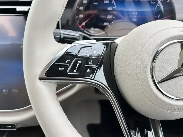 メルセデス・ベンツ Ｍ・ベンツ Ｅ２００ アバンギャルド 茨城県 2025(令7)年 0.1万km グレー グレード：エディションエクスクルーシブ/ワンオ-ナ- /50台限定車 /シルクベ-ジュ本革 /ボンネットマスコット /ラジエタ-グリル /ブラウンオ-プンアメ-プルウッドセンタ-トリム /ブラックピアノラッカーインテリアトリム/パノラマスライディングル-フ /EXCラインエクステリア /EXCラインインテリア /Burmester4Dサラウンドサウンドシステム/サウンドパーソナライゼーション機能/20インチAMGアルミホイール/熱反射・ノイズ軽減ガラス/シートベンチレーター/シートヒーター/自撮り＆ビデオカメラ/ワイヤレス充電/フットオープナー/360度カメラ/ACC/LKA/BSA/自動駐車/LED・オートハイビーム/アンビエントライト/M付パワーシート/純正ナビ/フルセグTV/CarPlay/USB/ETC2.0/禁煙車