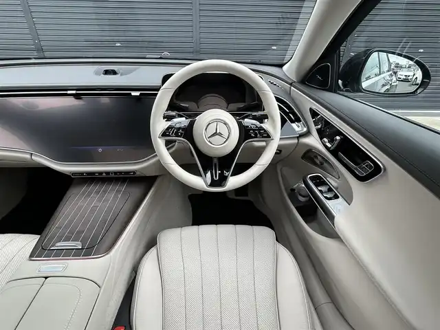 メルセデス・ベンツ Ｍ・ベンツ Ｅ２００ アバンギャルド 茨城県 2025(令7)年 0.1万km グレー グレード：エディションエクスクルーシブ/ワンオ-ナ- /50台限定車 /シルクベ-ジュ本革 /ボンネットマスコット /ラジエタ-グリル /ブラウンオ-プンアメ-プルウッドセンタ-トリム /ブラックピアノラッカーインテリアトリム/パノラマスライディングル-フ /EXCラインエクステリア /EXCラインインテリア /Burmester4Dサラウンドサウンドシステム/サウンドパーソナライゼーション機能/20インチAMGアルミホイール/熱反射・ノイズ軽減ガラス/シートベンチレーター/シートヒーター/自撮り＆ビデオカメラ/ワイヤレス充電/フットオープナー/360度カメラ/ACC/LKA/BSA/自動駐車/LED・オートハイビーム/アンビエントライト/M付パワーシート/純正ナビ/フルセグTV/CarPlay/USB/ETC2.0/禁煙車