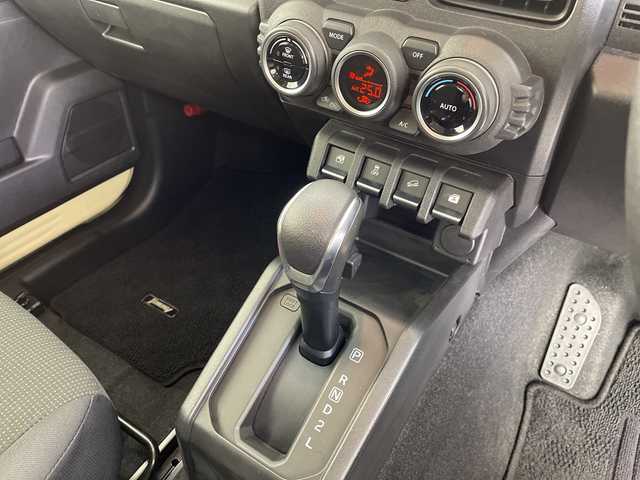 スズキ ジムニー XC 愛知県 2019(令1)年 2.4万km シフォンアイボリーM スズキセーフティサポート/純正8型ナビ・フルセグTV/LEDヘッドライト/クルーズコントロール/スマートキー/純正ビルトインETC/シートヒーター/ドライブレコーダー/禁煙車/４WD/ターボ