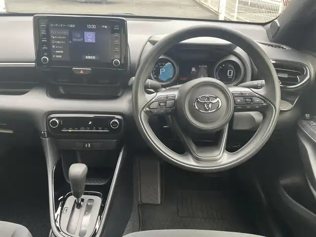 トヨタ ヤリス G 埼玉県 2022(令4)年 2.1万km アバンギャルドブロンズメタリック T-Connectナビ/　DTV/BT/USB/Miracast/　AppleCarPlay/AndroidAuto/パノラミックビューモニター/オプションCD/DVDデッキ/トヨタセーフティセンス/　・プリクラッシュセーフティ/　・レーントレーシングアシスト/　・ロードサインアシスト/　・レーダークルーズコントロール/　・ブラインドスポットモニター/　・リヤクロストラフィックアラート/　・パーキングサポートブレーキ/フロントワイパーデアイサー/オートマチックハイビーム/クリアランスソナー/外前後ドラレコ/ビルトインETC/スマートキー/スペアキー