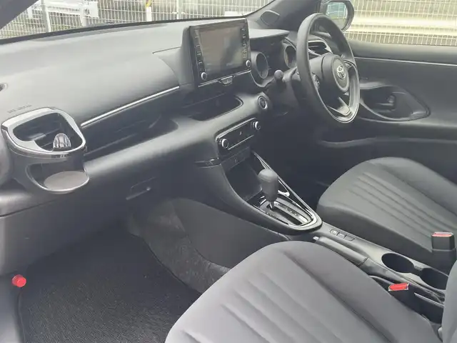 トヨタ ヤリス G 埼玉県 2022(令4)年 2.1万km アバンギャルドブロンズメタリック T-Connectナビ/　DTV/BT/USB/Miracast/　AppleCarPlay/AndroidAuto/パノラミックビューモニター/オプションCD/DVDデッキ/トヨタセーフティセンス/　・プリクラッシュセーフティ/　・レーントレーシングアシスト/　・ロードサインアシスト/　・レーダークルーズコントロール/　・ブラインドスポットモニター/　・リヤクロストラフィックアラート/　・パーキングサポートブレーキ/フロントワイパーデアイサー/オートマチックハイビーム/クリアランスソナー/外前後ドラレコ/ビルトインETC/スマートキー/スペアキー