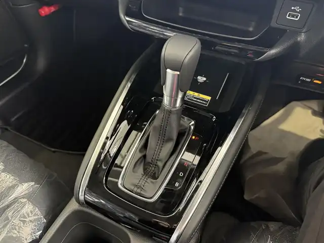 ホンダ ヴェゼル ハイブリッド e:HEV Z 京都府 2025(令7)年 0.1千km プラチナホワイトパール ホンダセンシング/・衝突軽減ブレーキ/・後方誤発進抑制機能/・車線維持支援システム/・アダブティブドライビングビーム/・渋滞追従機能付アダブティブクルーズコントロール/・誤発進抑制機能/・路外逸脱抑制機能/・オートハイビーム/・ブラインドスポットインフォメーション/純正9インチメモリーナビ、地デジ、Bluetooth/USB端子/バックカメラ/ビルトイン2.0ETC/おくだけ充電/ハンドルヒーター/前席シートヒーター/ハンドフリーパワーバックドア/LEDヘッドランプ/スペアキー/純正フロアマット、バイザー付き