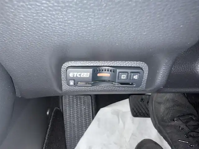 ホンダ ヴェゼル ハイブリッド e:HEV Z 京都府 2025(令7)年 0.1千km プラチナホワイトパール ホンダセンシング/・衝突軽減ブレーキ/・後方誤発進抑制機能/・車線維持支援システム/・アダブティブドライビングビーム/・渋滞追従機能付アダブティブクルーズコントロール/・誤発進抑制機能/・路外逸脱抑制機能/・オートハイビーム/・ブラインドスポットインフォメーション/純正9インチメモリーナビ、地デジ、Bluetooth/USB端子/バックカメラ/ビルトイン2.0ETC/おくだけ充電/ハンドルヒーター/前席シートヒーター/ハンドフリーパワーバックドア/LEDヘッドランプ/スペアキー/純正フロアマット、バイザー付き