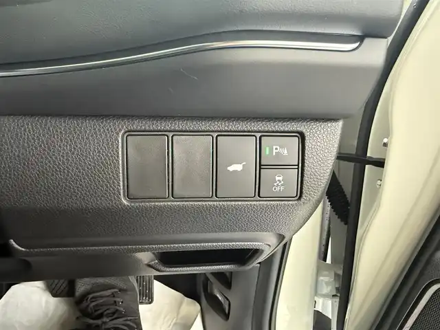 ホンダ ヴェゼル ハイブリッド e:HEV Z 京都府 2025(令7)年 0.1千km プラチナホワイトパール ホンダセンシング/・衝突軽減ブレーキ/・後方誤発進抑制機能/・車線維持支援システム/・アダブティブドライビングビーム/・渋滞追従機能付アダブティブクルーズコントロール/・誤発進抑制機能/・路外逸脱抑制機能/・オートハイビーム/・ブラインドスポットインフォメーション/純正9インチメモリーナビ、地デジ、Bluetooth/USB端子/バックカメラ/ビルトイン2.0ETC/おくだけ充電/ハンドルヒーター/前席シートヒーター/ハンドフリーパワーバックドア/LEDヘッドランプ/スペアキー/純正フロアマット、バイザー付き