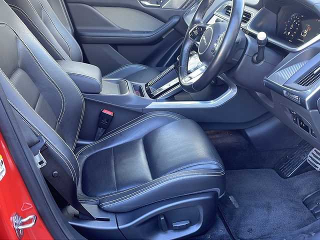 ジャガー Ｉペース SE 東京都 2021(令3)年 2.7万km 茶 車体色　CCB　フォトンレッド/純正ナビ/BT/USB/Apple Carplay/ヘッドアップディスプレイ/360度カメラ　ETC2.0/パノラミックルーフ【開かない】/ＭＥＲＩＤＩＡＮサウンド/アダプティブクルーズコントロール/レーンキープアシスト/ブラインドスポットアシスト/オートマチックハイビーム/パワーバックドア/前後左右独立オートエアコン/レザーシート/パワーシート（D/N）/シートヒーター（D/N）/ドライブレコーダー/スマートキー×２/純正22インチアルミ